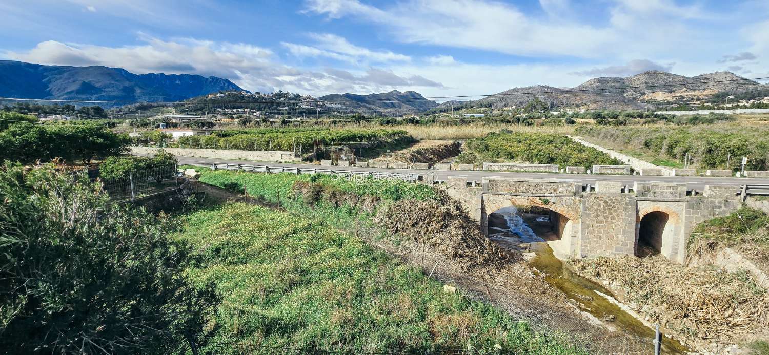 Here we are delighted to present a wonderful opportunity for those seeking space, privacy and the possibility of keeping horses.