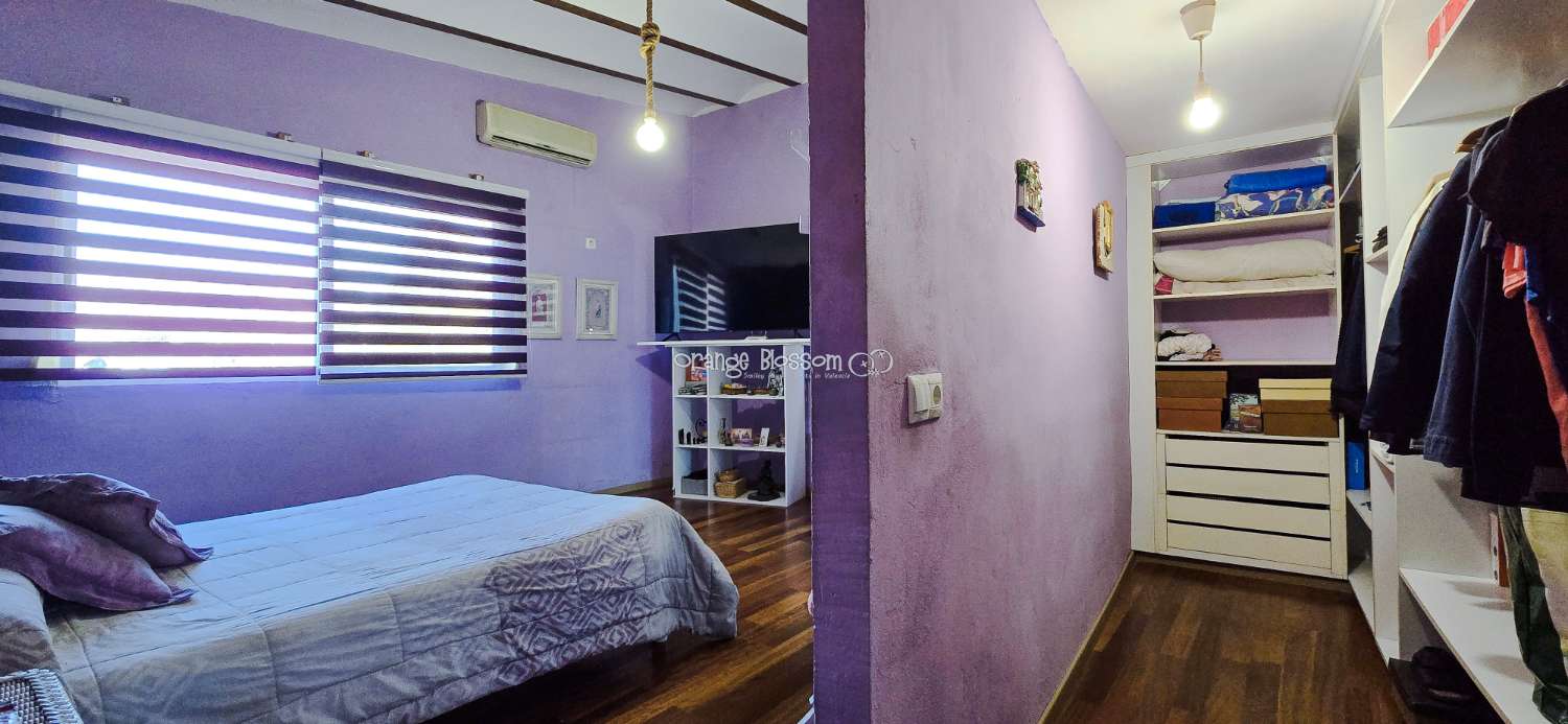 Here we are delighted to present a wonderful opportunity for those seeking space, privacy and the possibility of keeping horses.