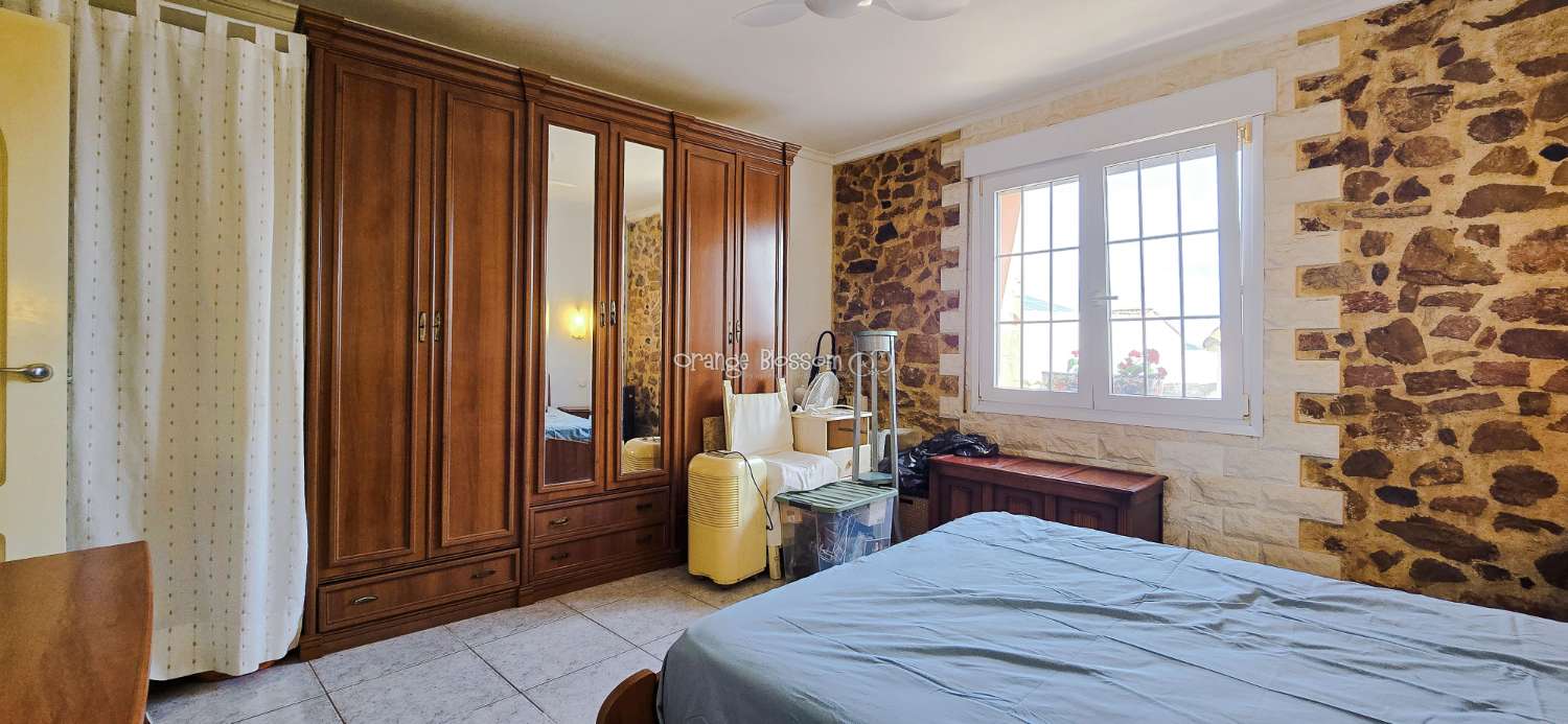 This charming town house oﬀers several unique features that are rarely found in traditional village properties.