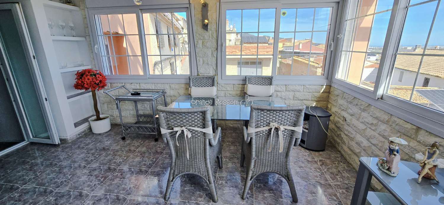 This charming town house oﬀers several unique features that are rarely found in traditional village properties.