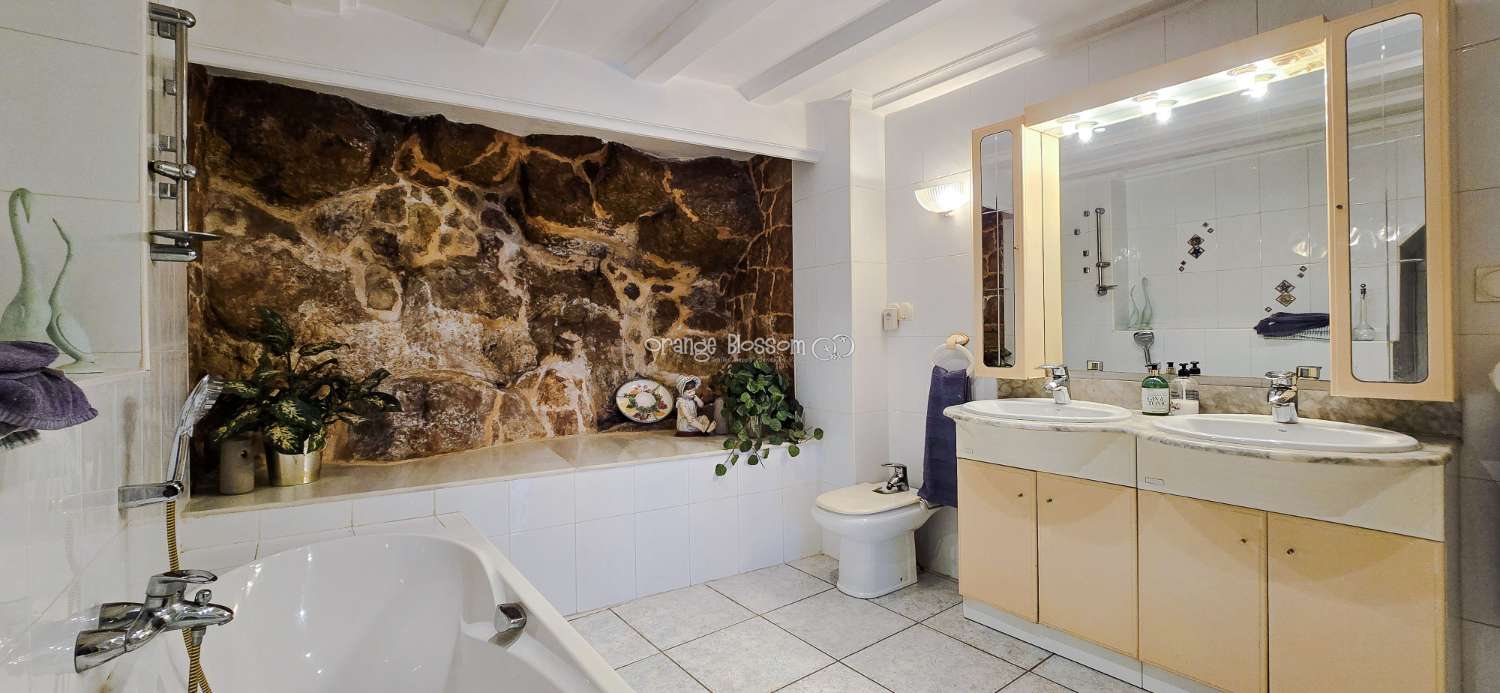 This charming town house oﬀers several unique features that are rarely found in traditional village properties.