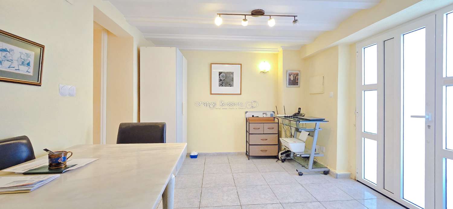 This charming town house oﬀers several unique features that are rarely found in traditional village properties.