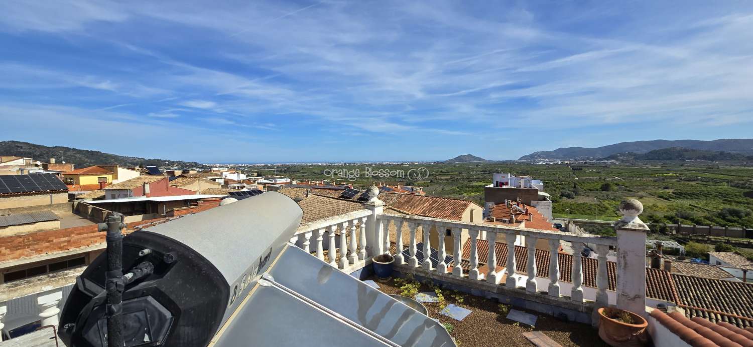 This charming town house oﬀers several unique features that are rarely found in traditional village properties.