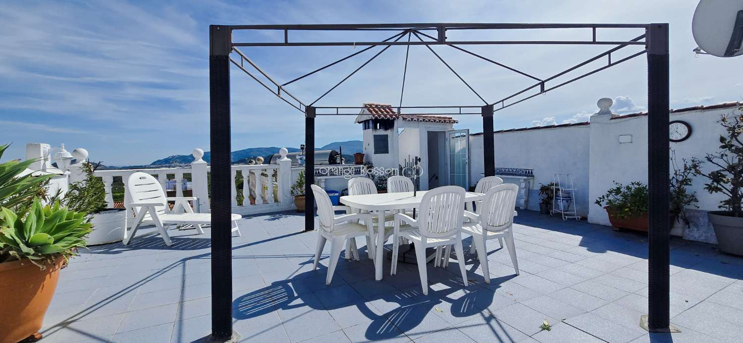 This charming town house oﬀers several unique features that are rarely found in traditional village properties.