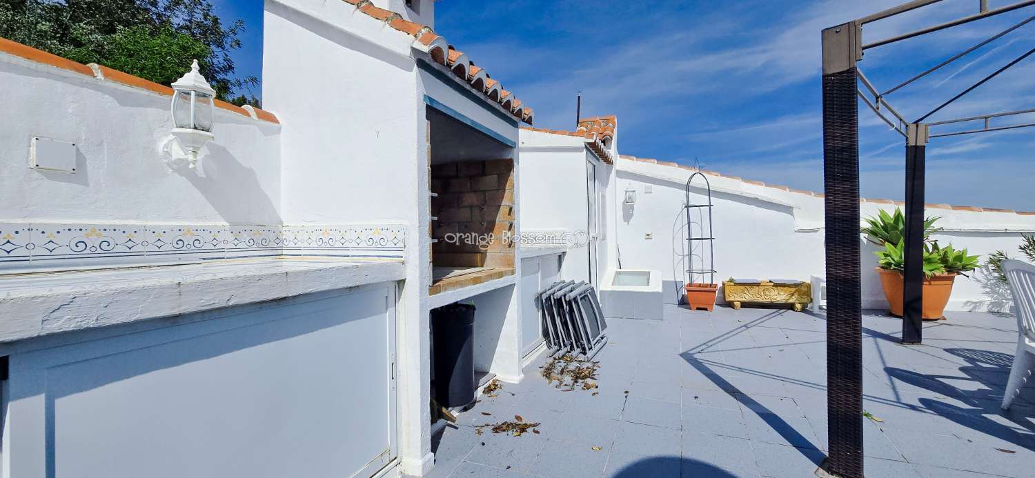 This charming town house oﬀers several unique features that are rarely found in traditional village properties.