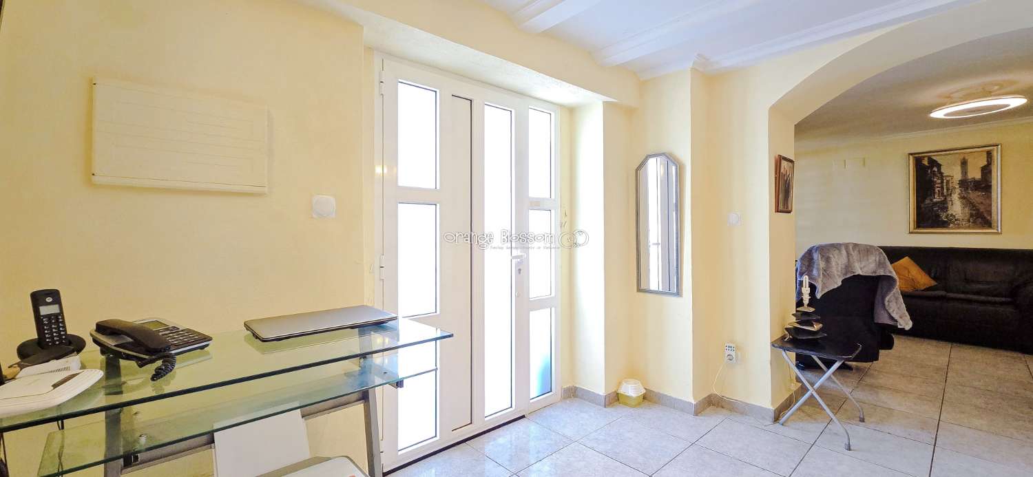 This charming town house oﬀers several unique features that are rarely found in traditional village properties.