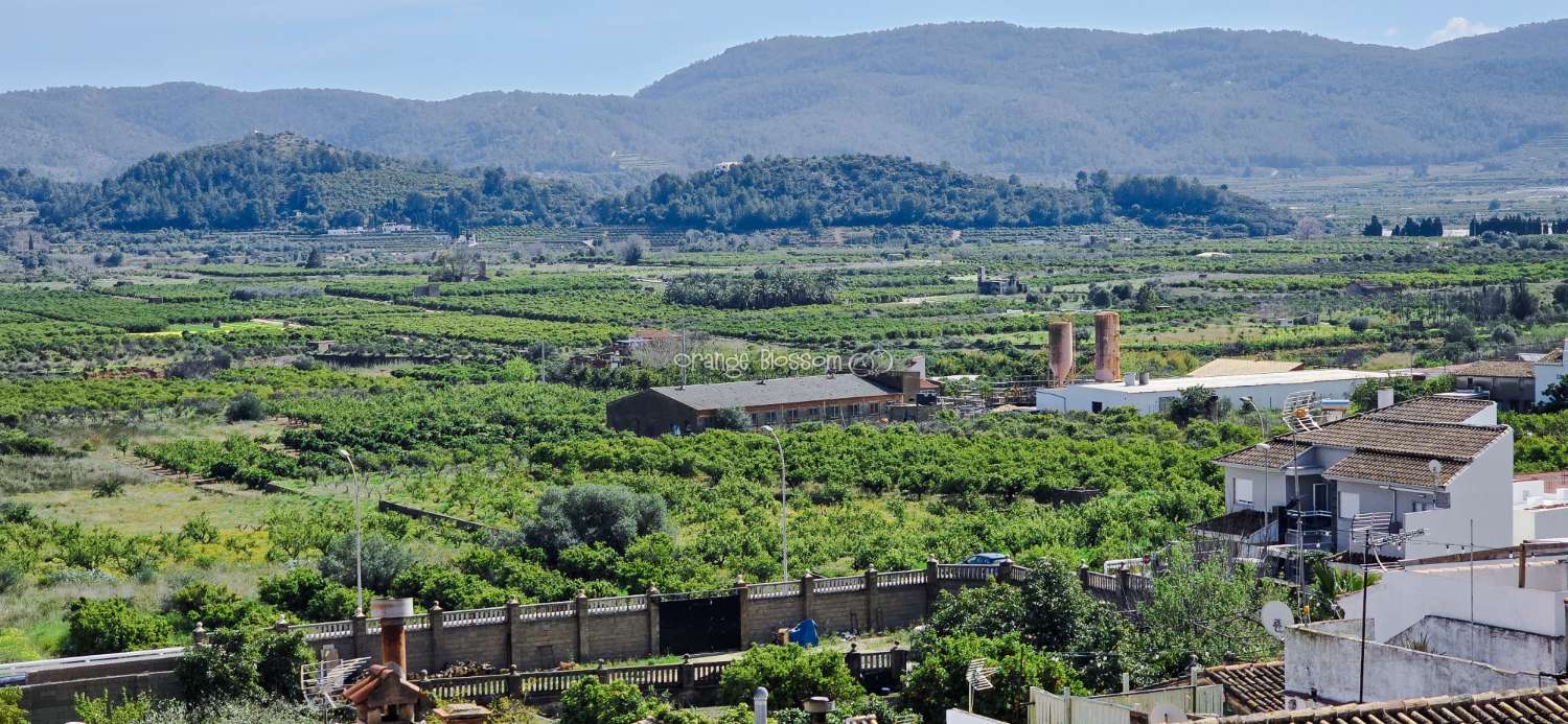 This charming town house oﬀers several unique features that are rarely found in traditional village properties.