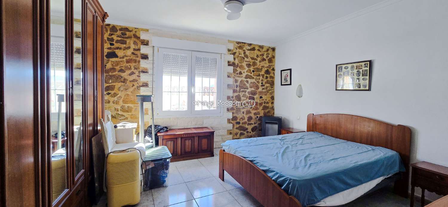 This charming town house oﬀers several unique features that are rarely found in traditional village properties.