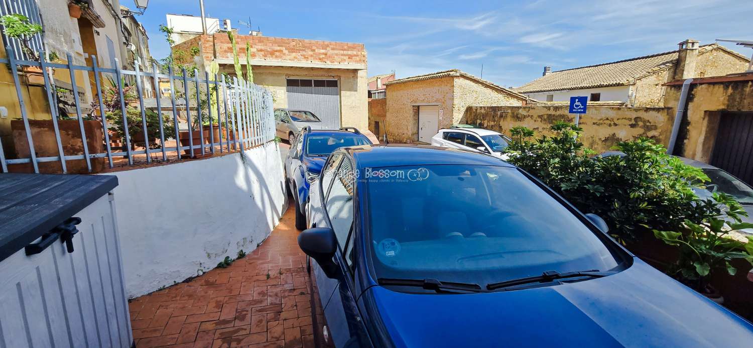 This charming town house oﬀers several unique features that are rarely found in traditional village properties.