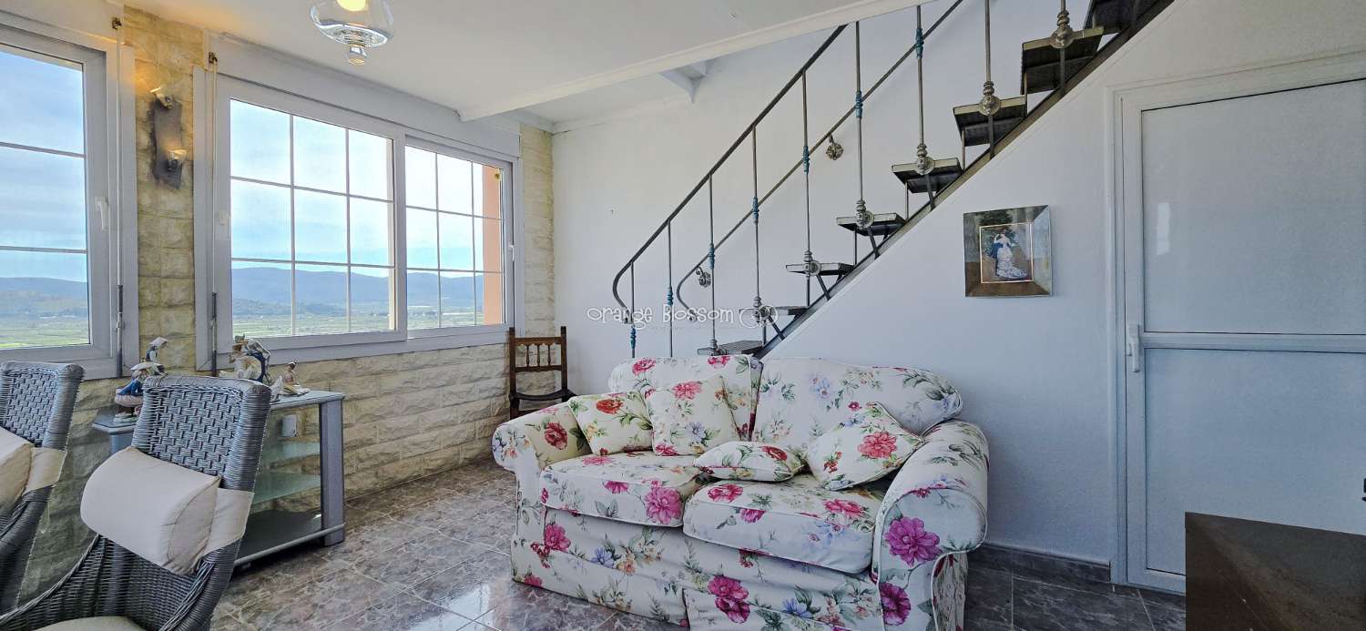 This charming town house oﬀers several unique features that are rarely found in traditional village properties.