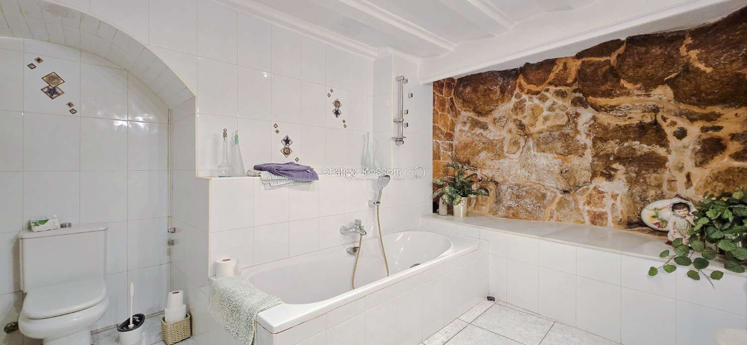 This charming town house oﬀers several unique features that are rarely found in traditional village properties.