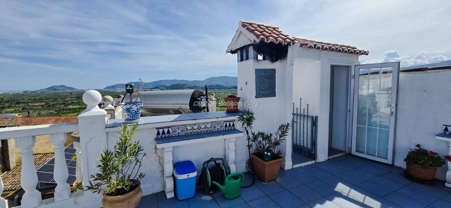 This charming town house oﬀers several unique features that are rarely found in traditional village properties.