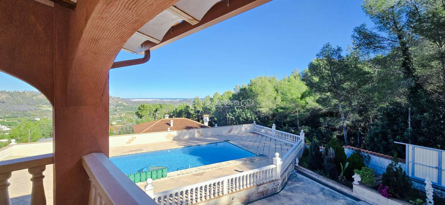 Peace and quiet with fabulous costal views.