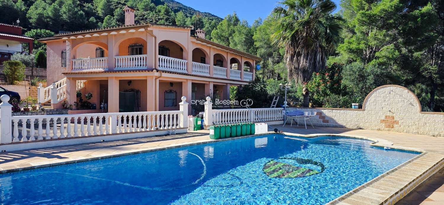 Peace and quiet with fabulous costal views.