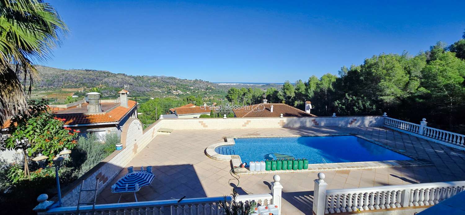 Peace and quiet with fabulous costal views.