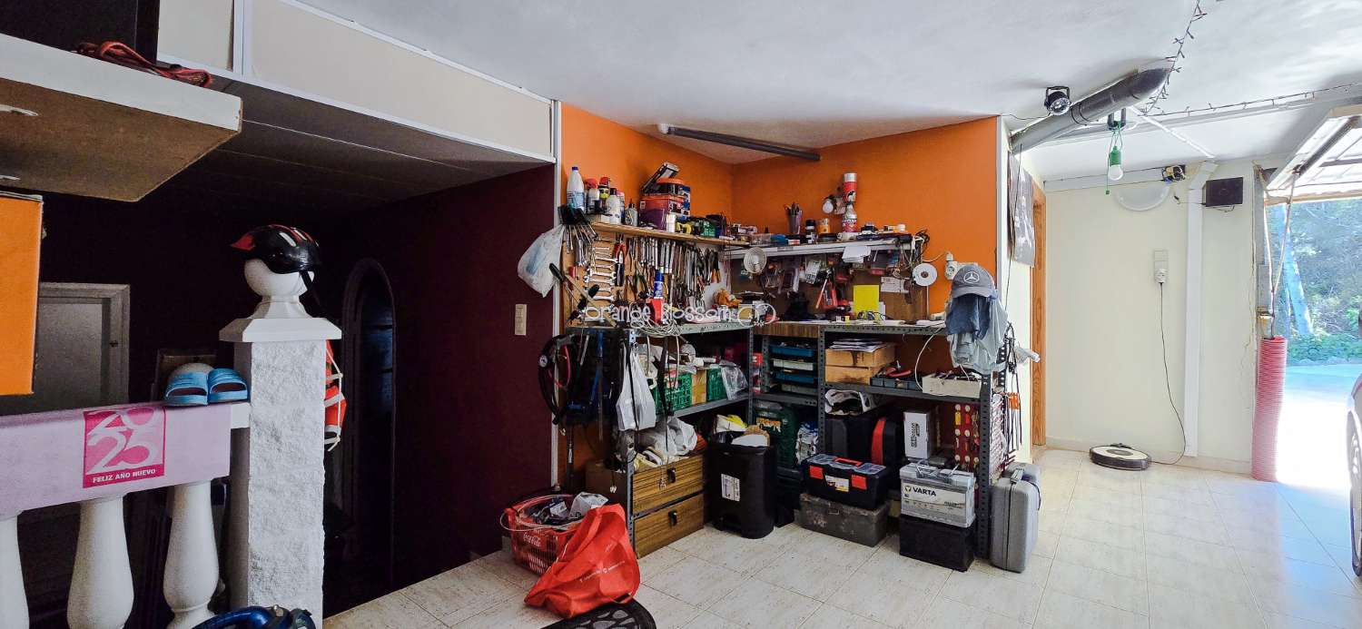 Peace and quiet with fabulous costal views.