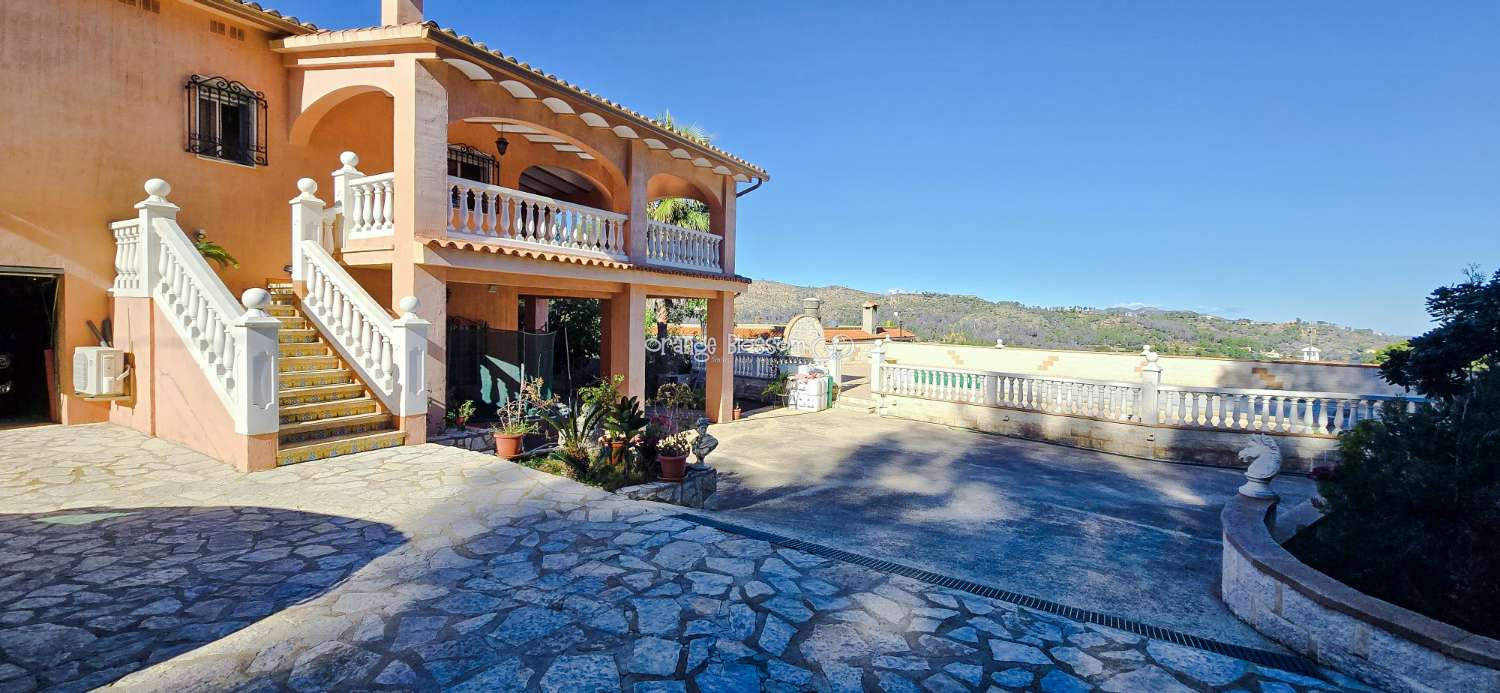 Peace and quiet with fabulous costal views.