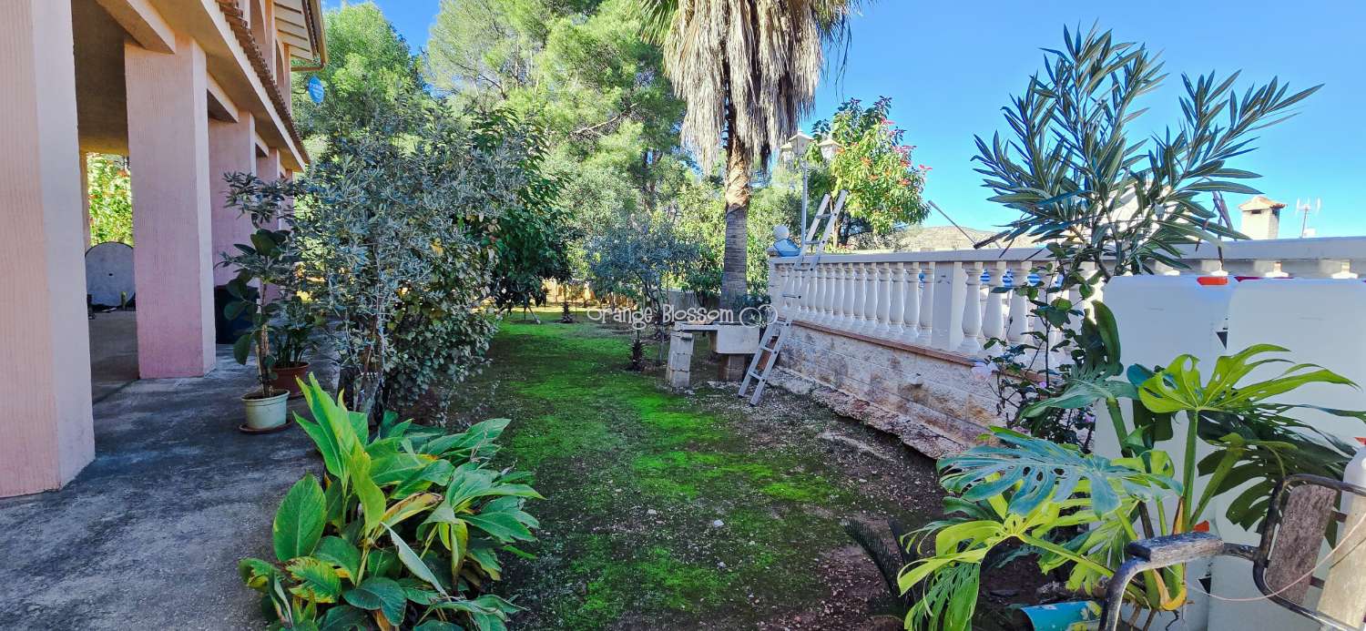 Peace and quiet with fabulous costal views.