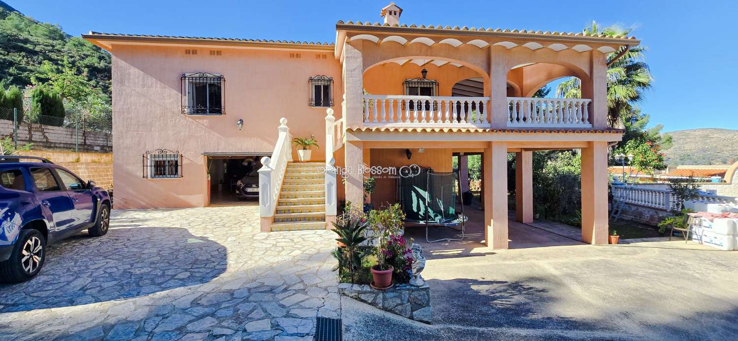 Peace and quiet with fabulous costal views.