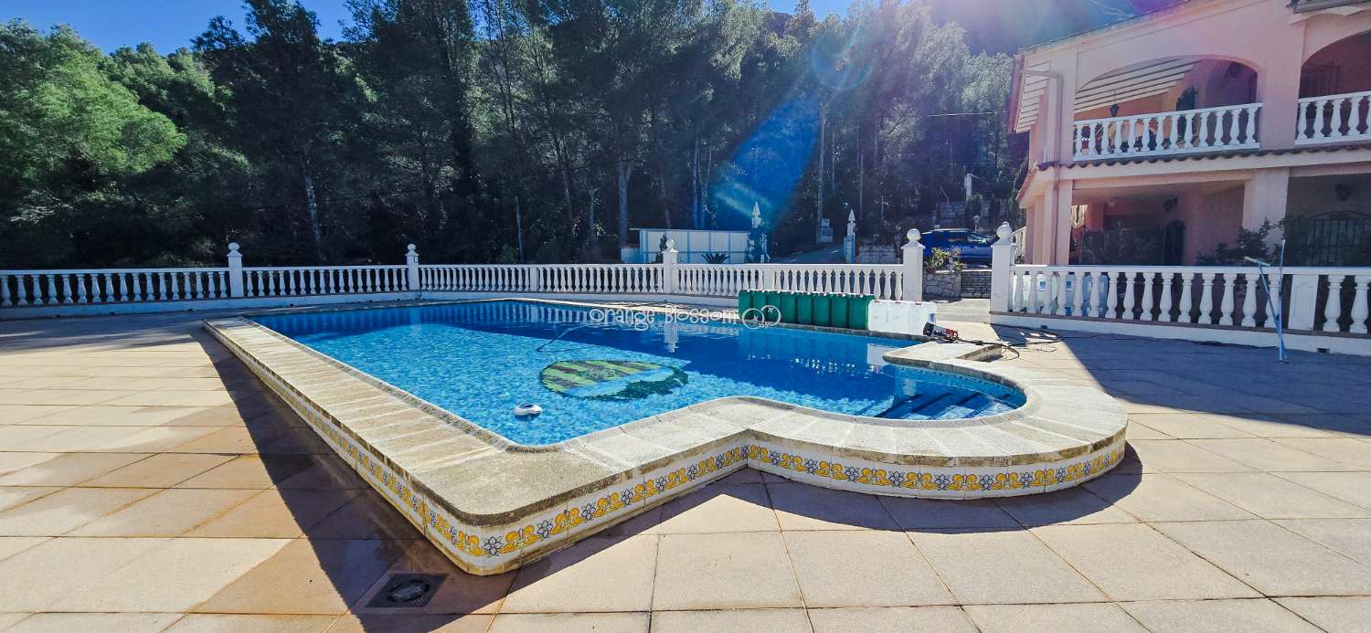 Peace and quiet with fabulous costal views.