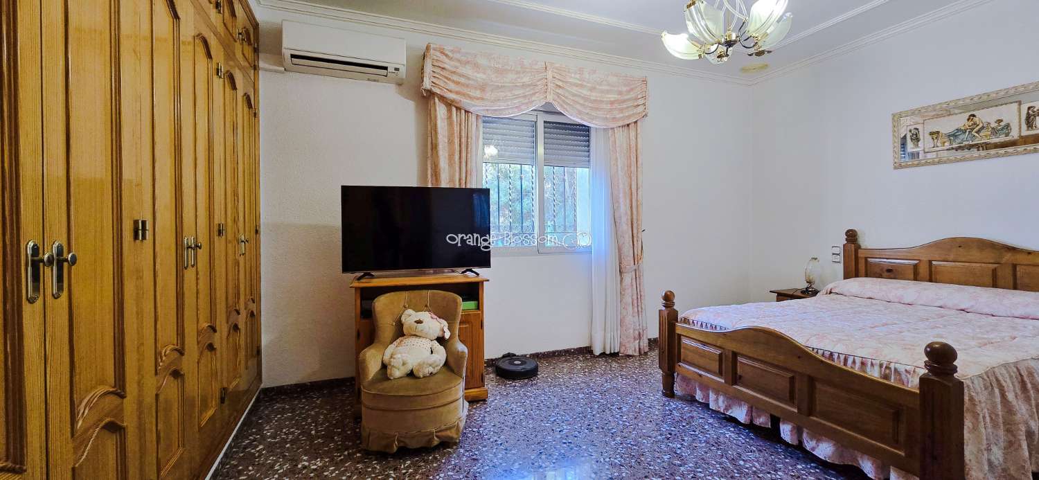 Peace and quiet with fabulous costal views.