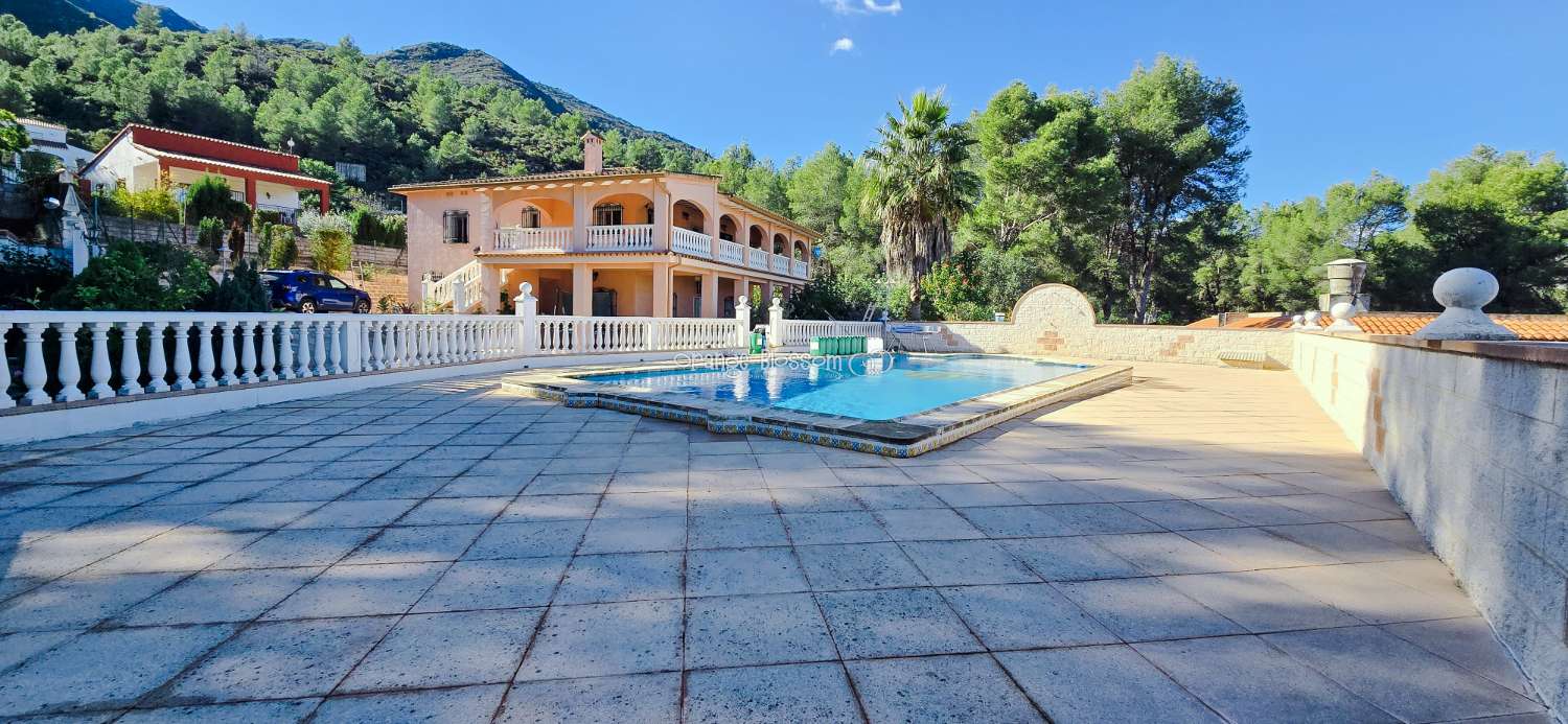 Peace and quiet with fabulous costal views.