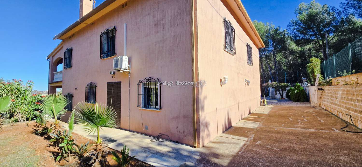 Peace and quiet with fabulous costal views.