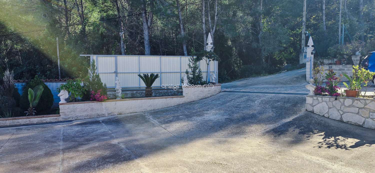 Peace and quiet with fabulous costal views.