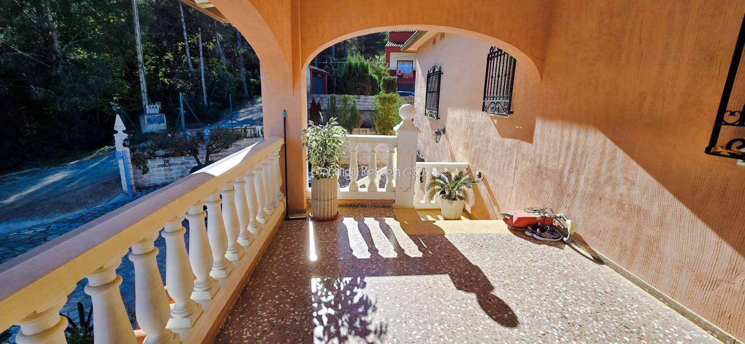 Peace and quiet with fabulous costal views.