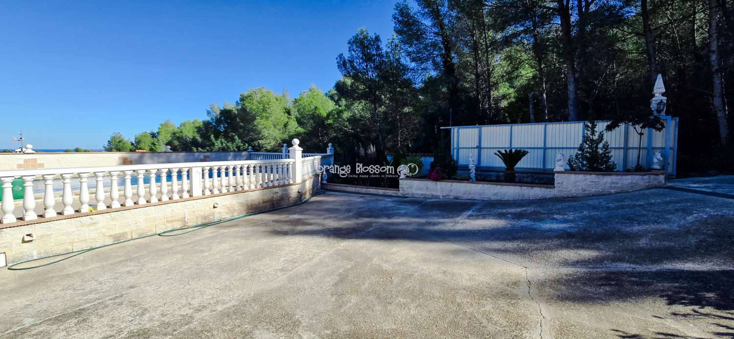 Peace and quiet with fabulous costal views.