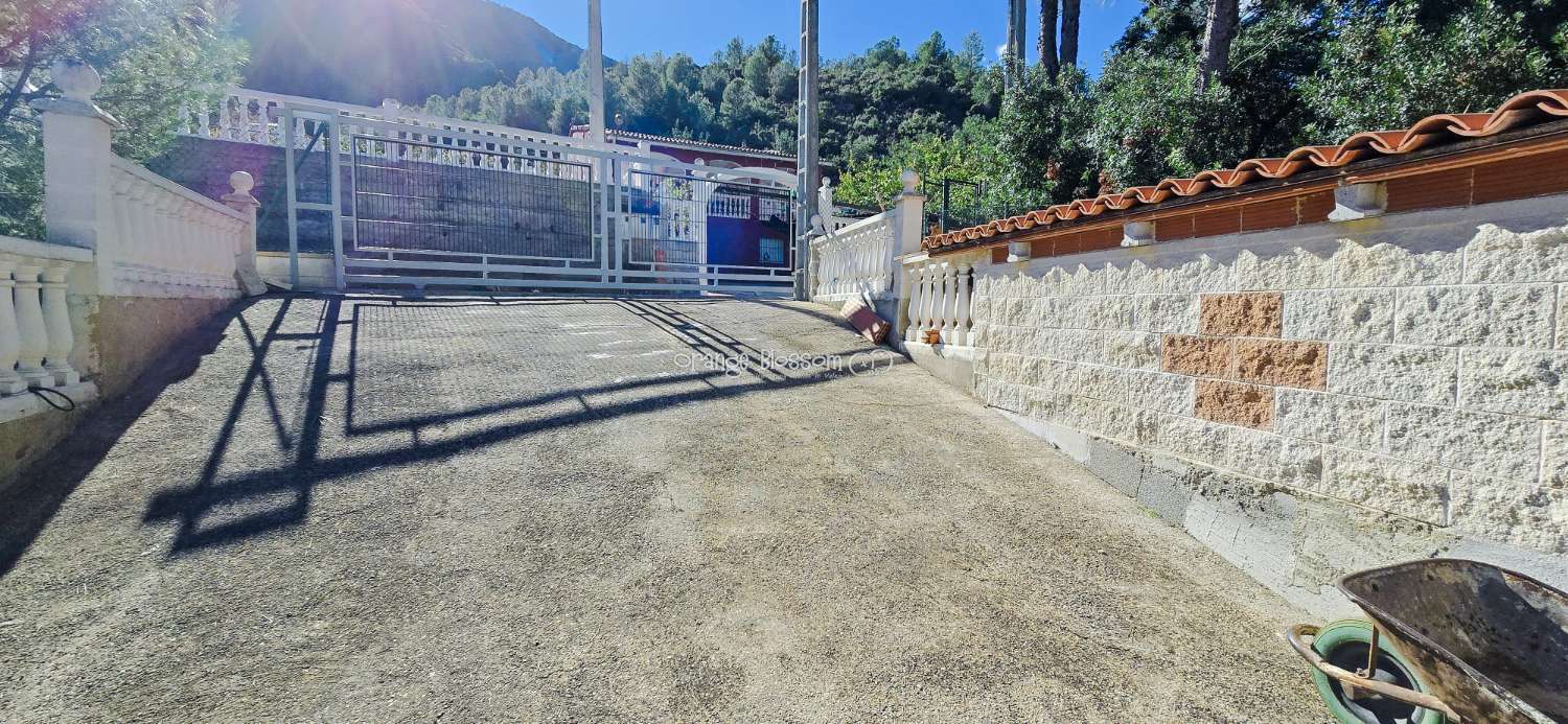 Peace and quiet with fabulous costal views.