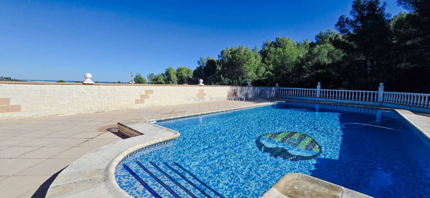 Peace and quiet with fabulous costal views.