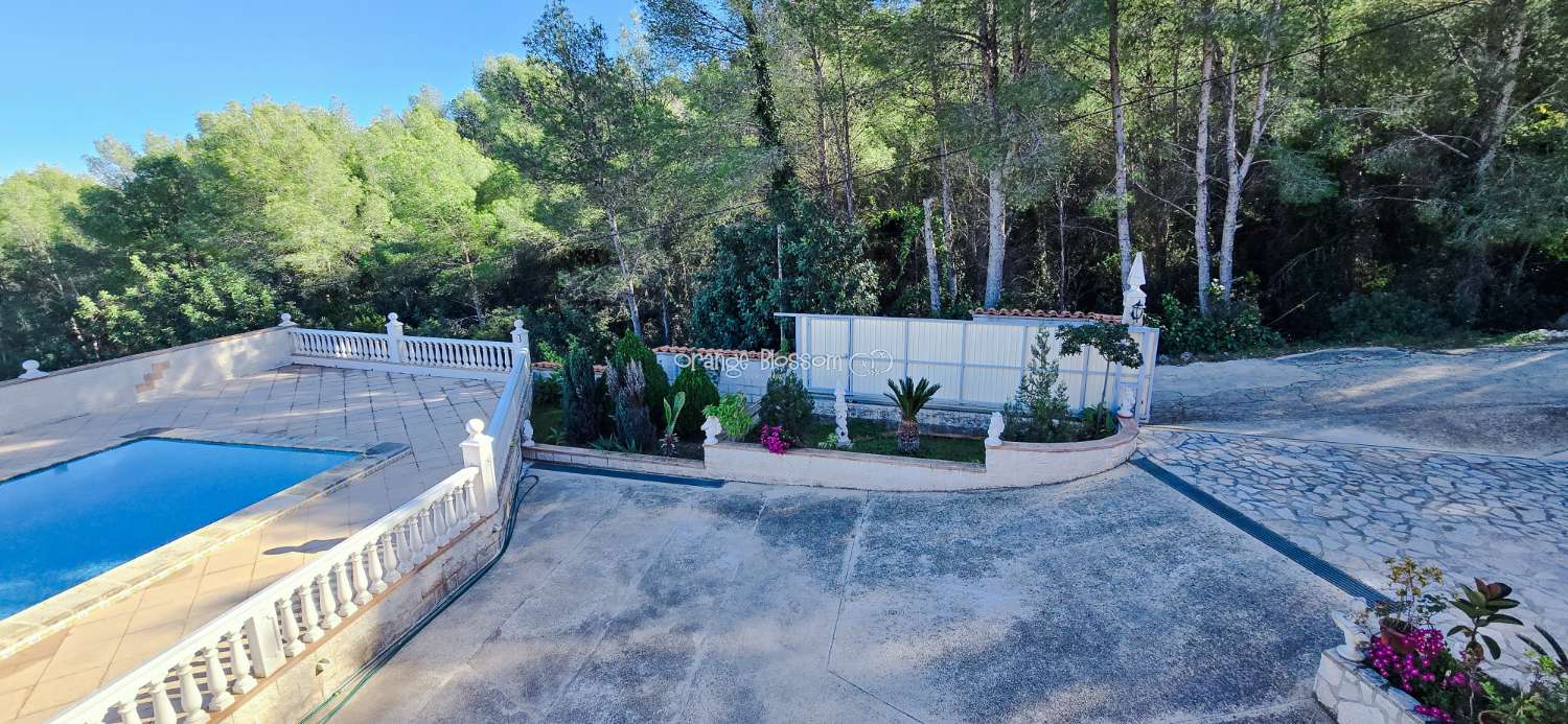 Peace and quiet with fabulous costal views.