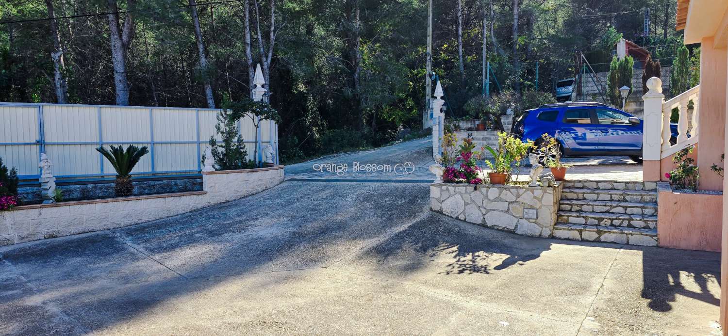 Peace and quiet with fabulous costal views.