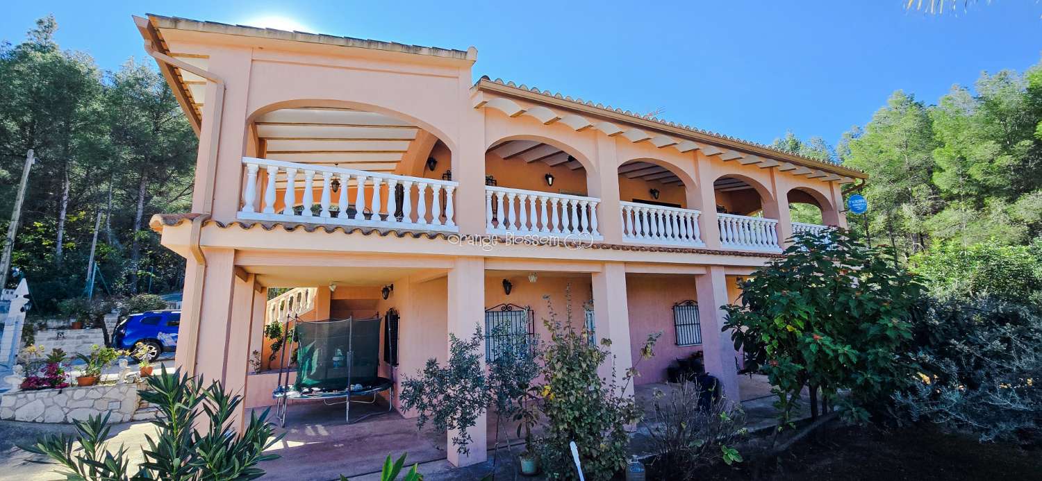 Peace and quiet with fabulous costal views.