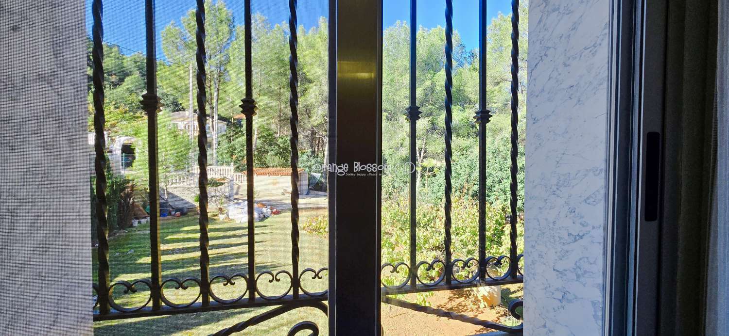 Peace and quiet with fabulous costal views.