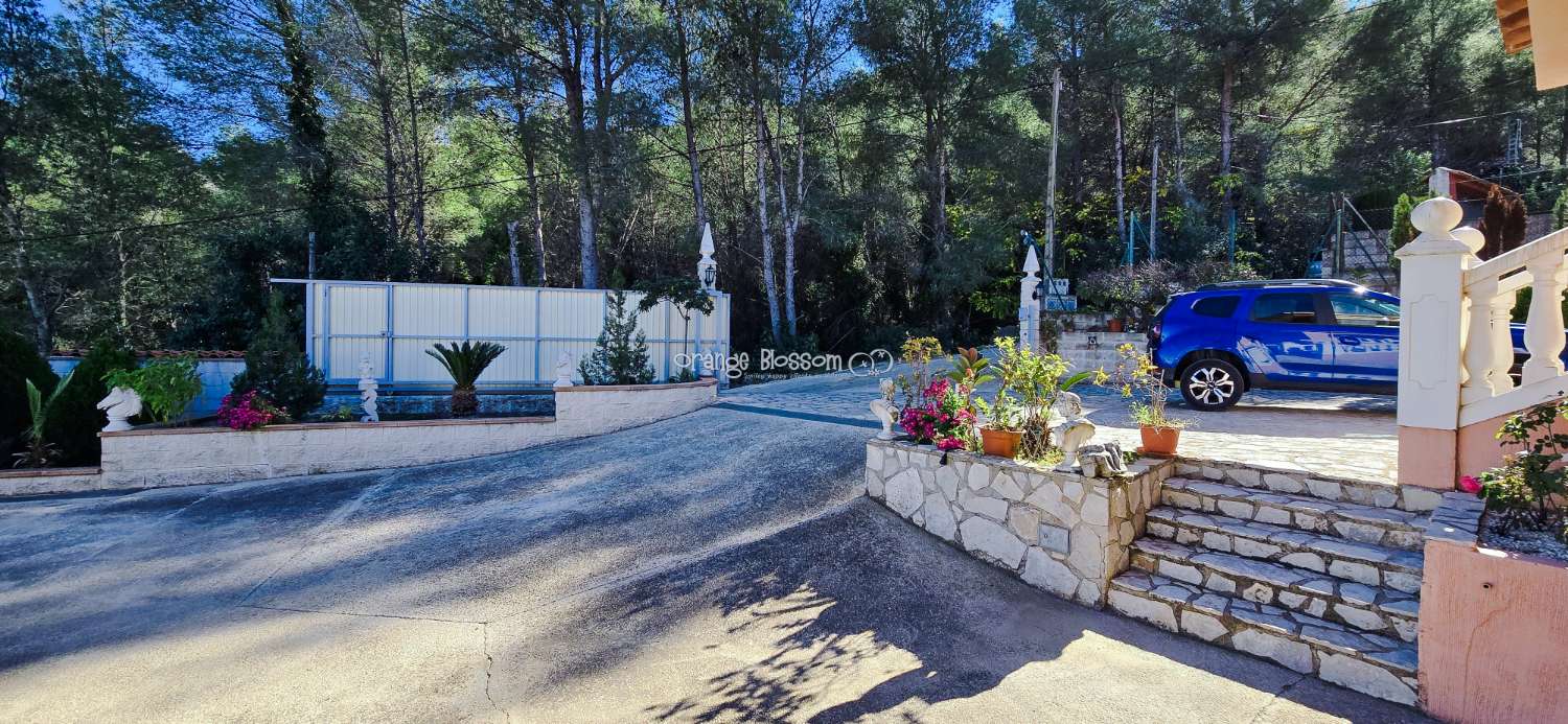 Peace and quiet with fabulous costal views.