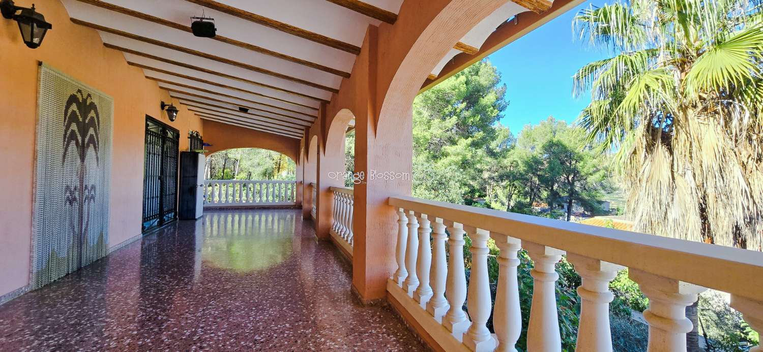 Peace and quiet with fabulous costal views.