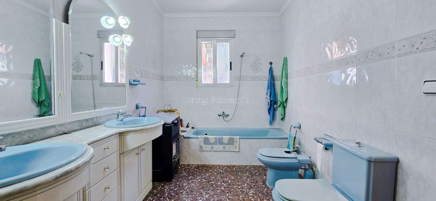 Peace and quiet with fabulous costal views.