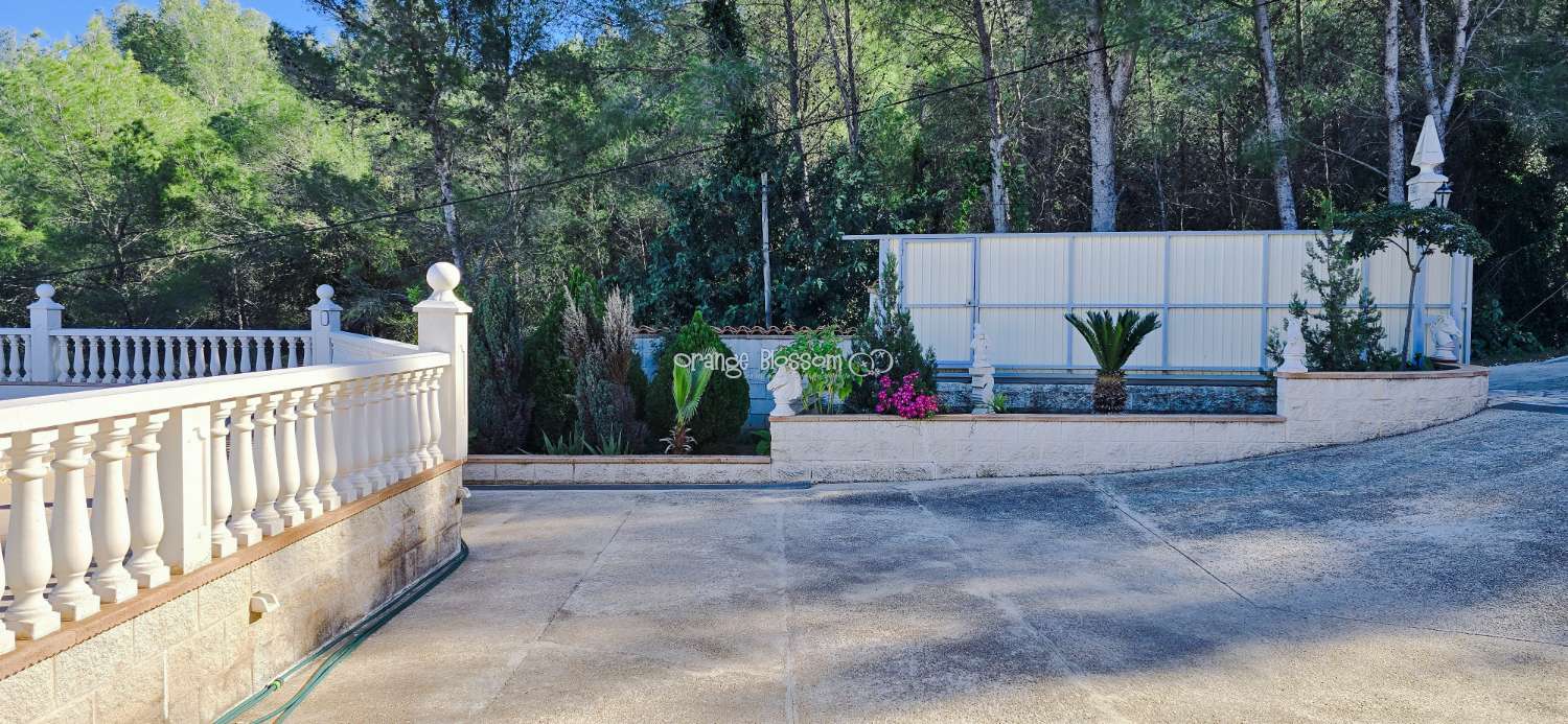 Peace and quiet with fabulous costal views.