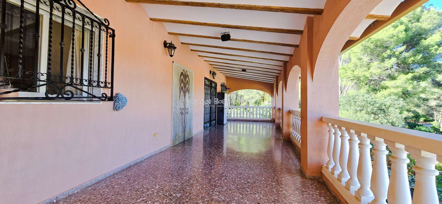 Peace and quiet with fabulous costal views.