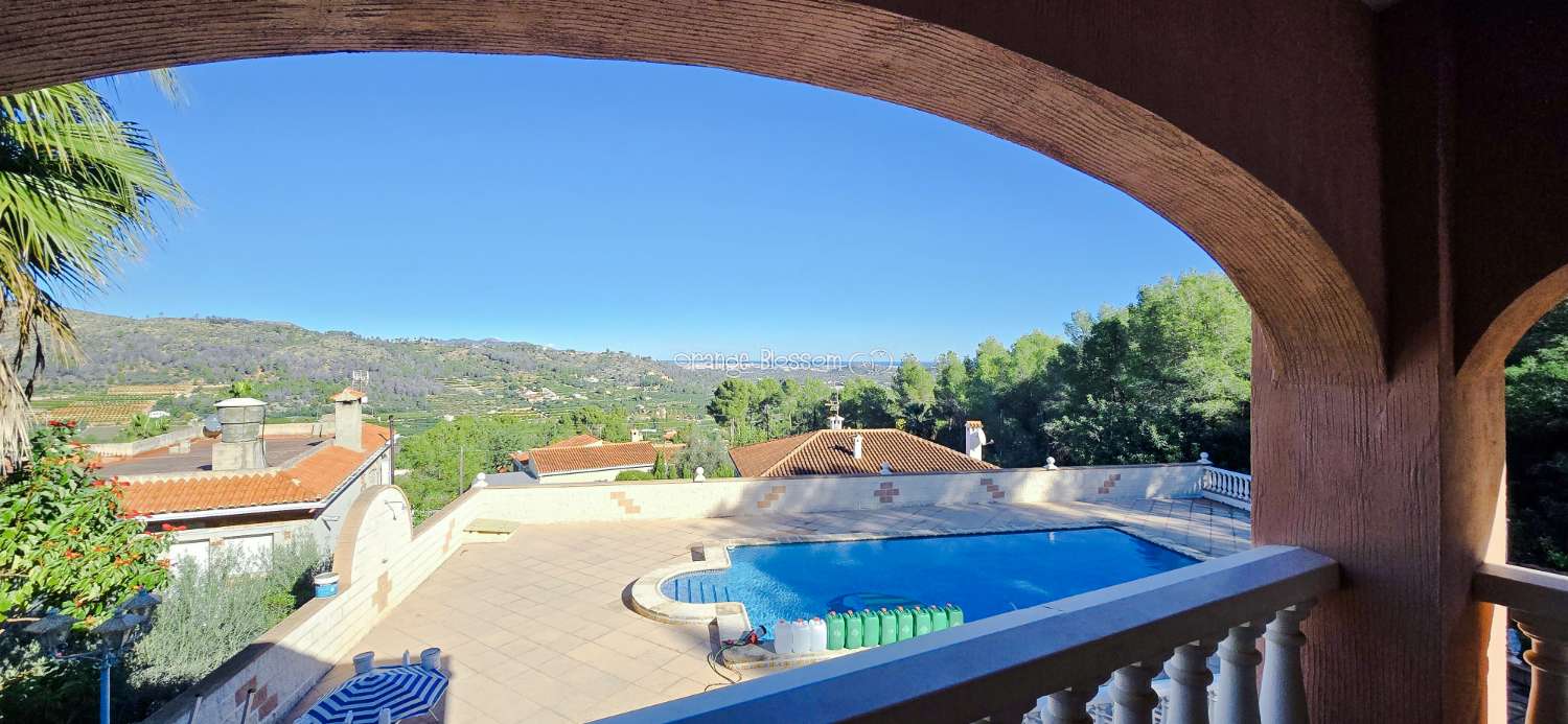 Peace and quiet with fabulous costal views.