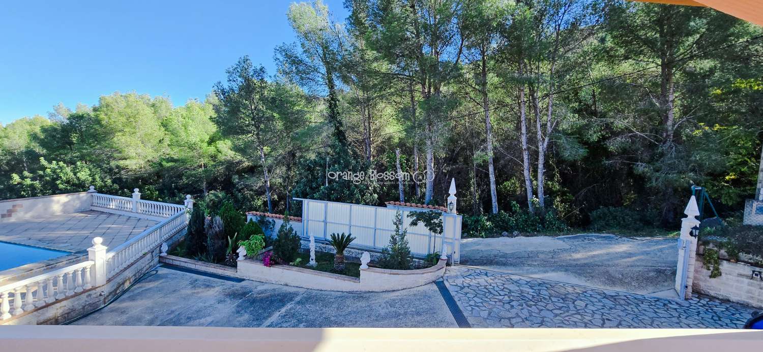 Peace and quiet with fabulous costal views.