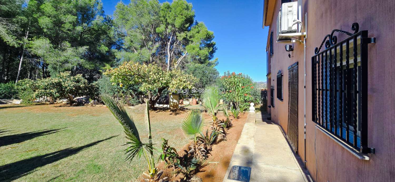 Peace and quiet with fabulous costal views.