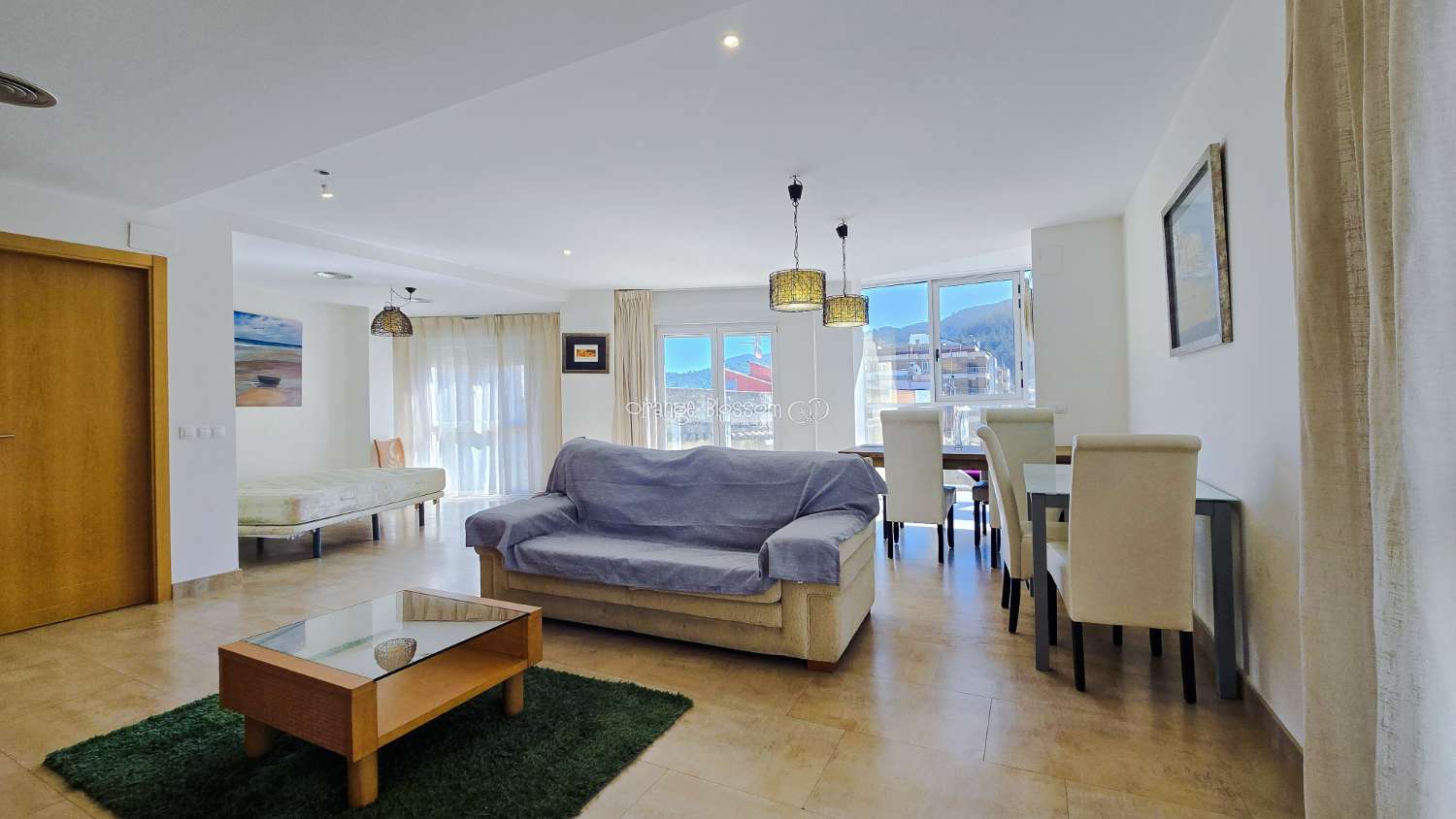 Ideally positioned, the apartment enjoys wonderful views along Villalonga’s main paseo, offering both a pleasant outlook and a real sense of connection to