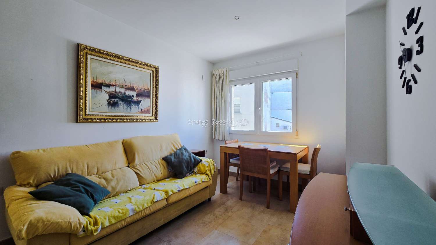 Ideally positioned, the apartment enjoys wonderful views along Villalonga’s main paseo, offering both a pleasant outlook and a real sense of connection to