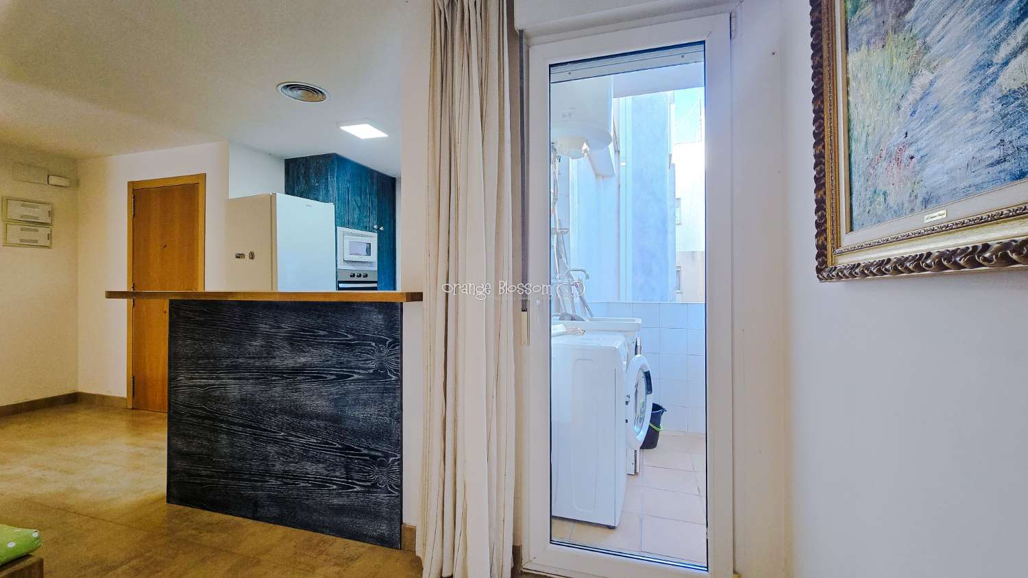 Ideally positioned, the apartment enjoys wonderful views along Villalonga’s main paseo, offering both a pleasant outlook and a real sense of connection to
