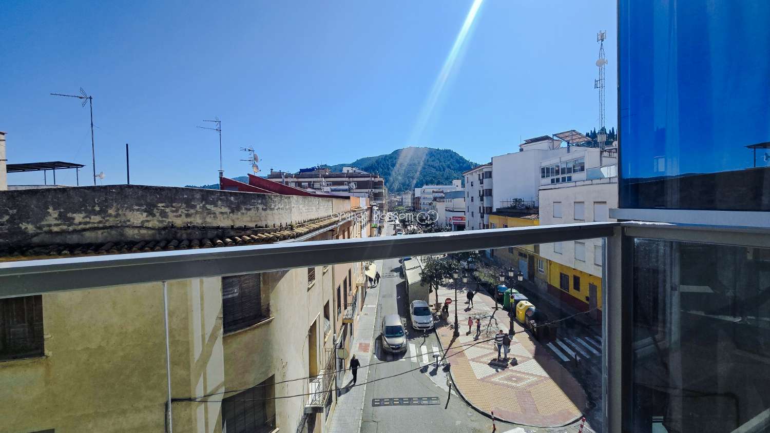 Ideally positioned, the apartment enjoys wonderful views along Villalonga’s main paseo, offering both a pleasant outlook and a real sense of connection to