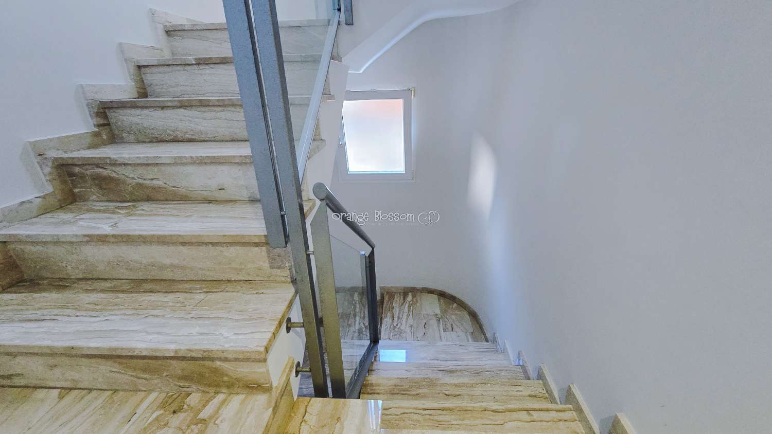 Ideally positioned, the apartment enjoys wonderful views along Villalonga’s main paseo, offering both a pleasant outlook and a real sense of connection to