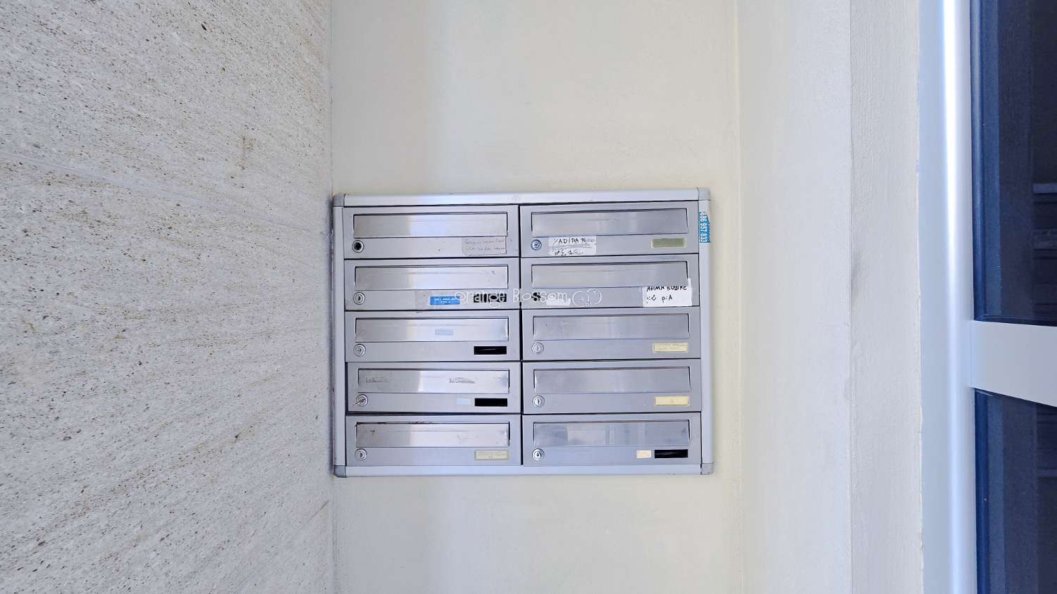 Ideally positioned, the apartment enjoys wonderful views along Villalonga’s main paseo, offering both a pleasant outlook and a real sense of connection to